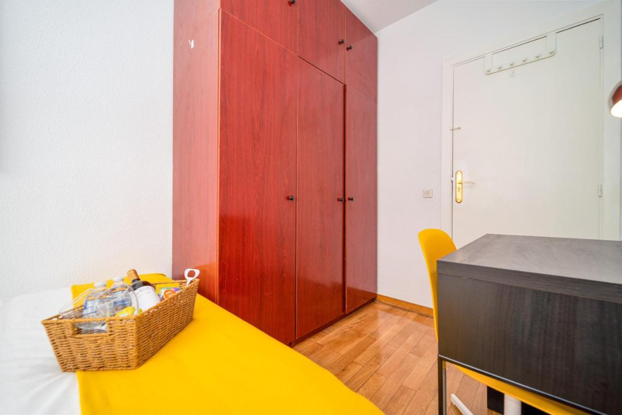 B Casacafe Madrid Pozuelo 2 Bano Fuera De La Habitacion O Compartido Pozuelo de Alarcón Kültér fotó